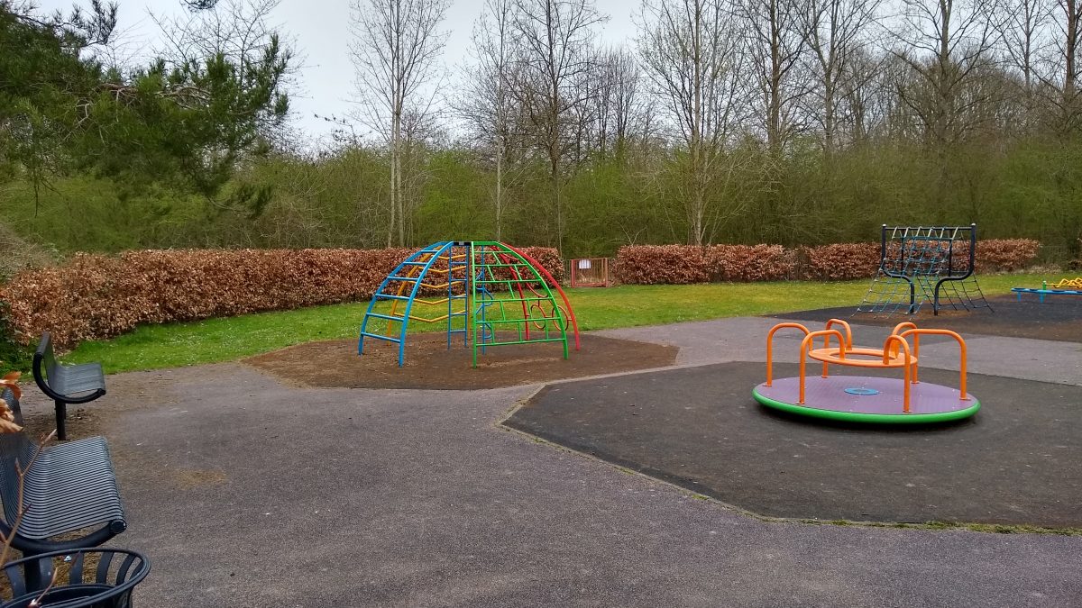 Hever Close Play Space Ivinghoe & Pitstone Village site