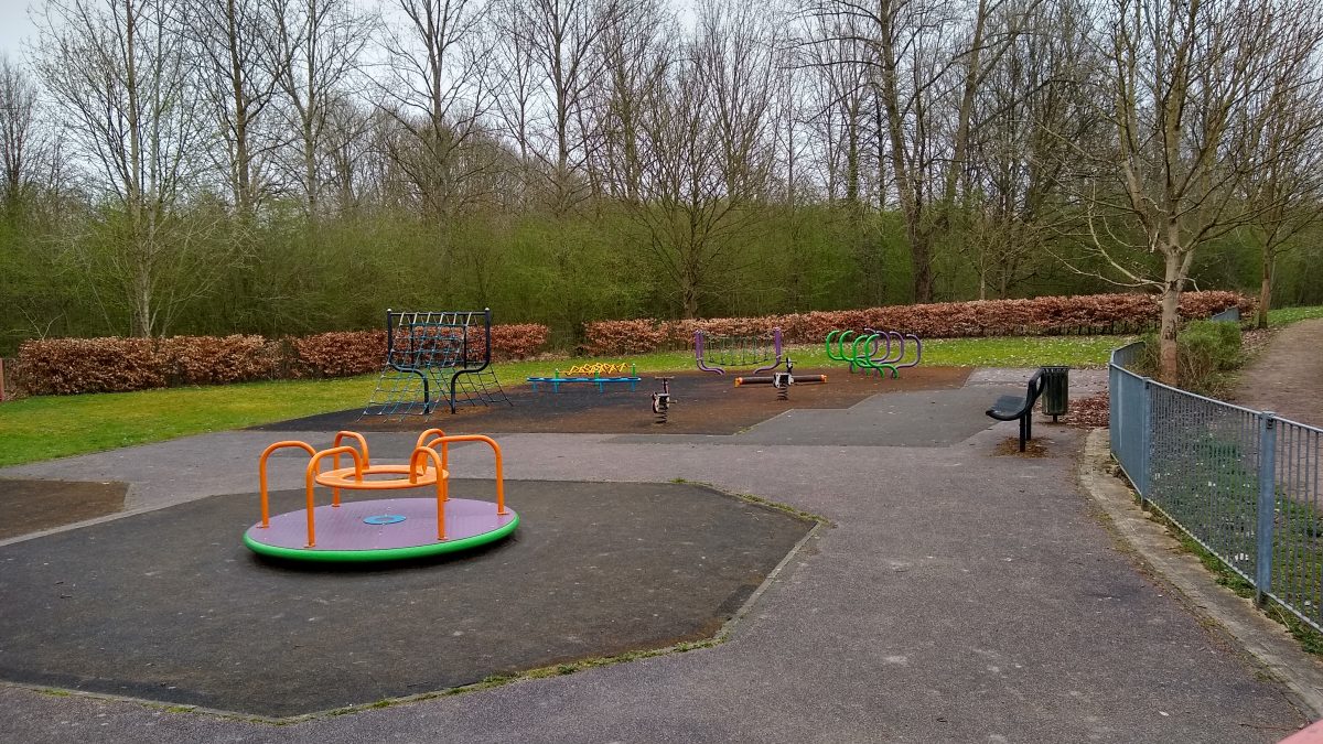 Hever Close Play Space Ivinghoe & Pitstone Village site